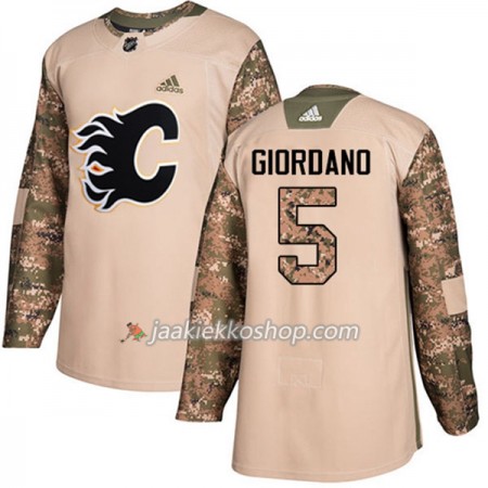 Miehille NHL Calgary Flames Pelipaita Mark Giordano 5 Adidas 2017-2018 Camo Veterans Day Practice Authentic
